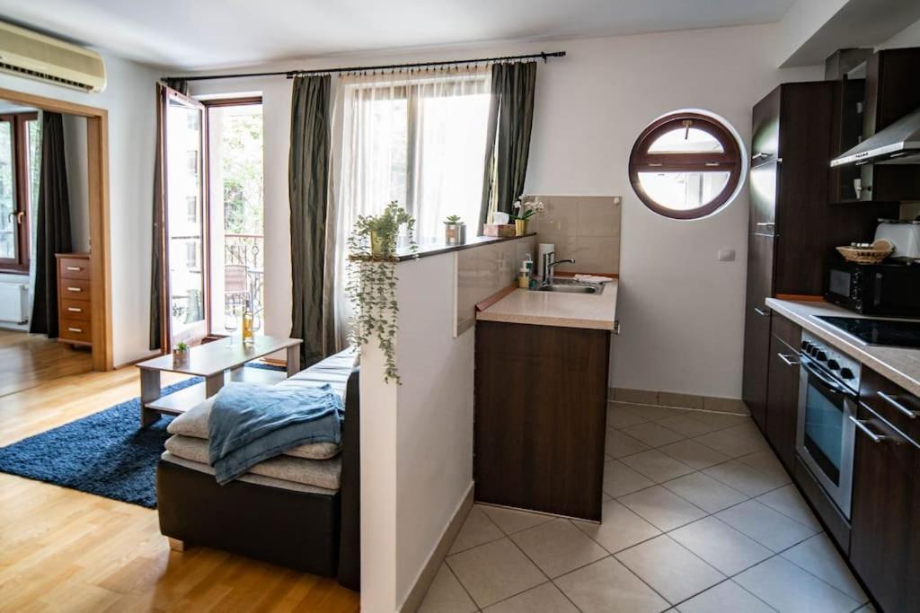 Apartment Free Parking! Soho 304, 4 Ppl, Ac, Fast Wifi, Smart Tv Budapest