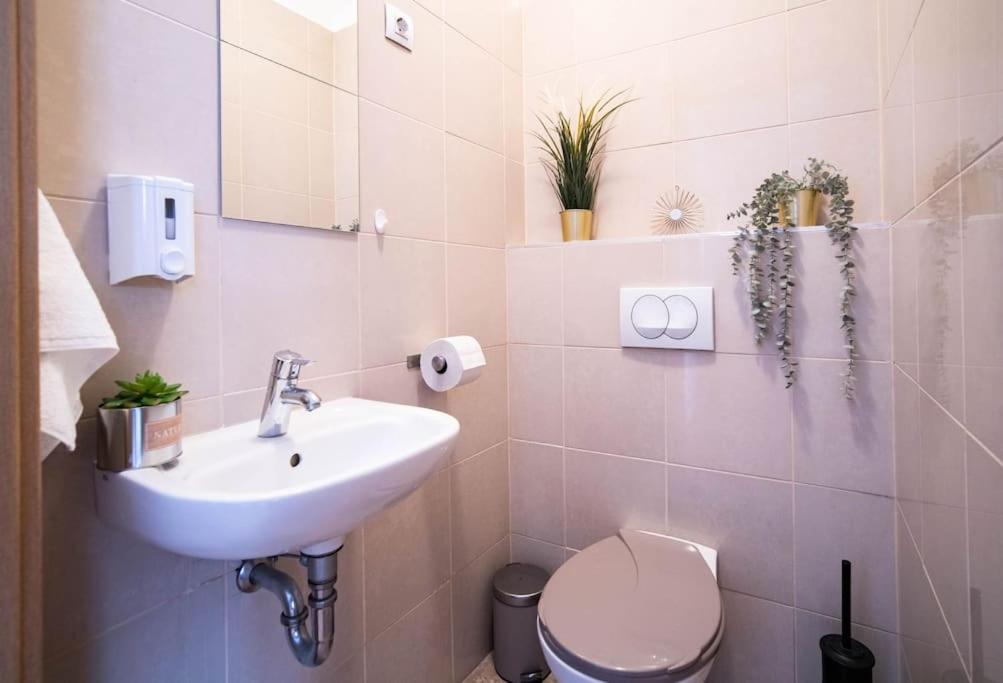 Apartment Free Parking! Soho 304, 4 Ppl, Ac, Fast Wifi, Smart Tv