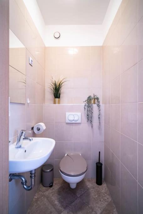 Apartment Free Parking! Soho 304, 4 Ppl, Ac, Fast Wifi, Smart Tv Budapest
