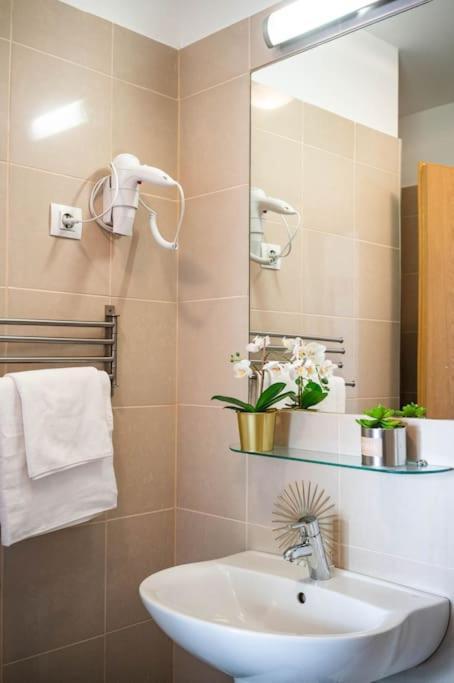 Apartment Free Parking! Soho 304, 4 Ppl, Ac, Fast Wifi, Smart Tv Budapest