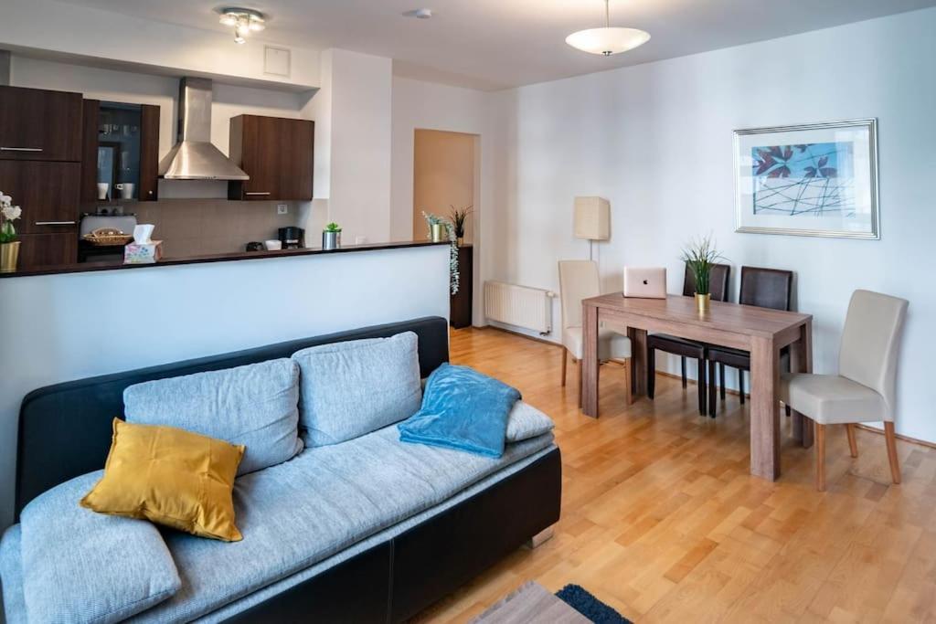 Free Parking! Soho 304, 4 Ppl, Ac, Fast Wifi, Smart Tv Budapest