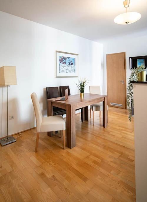 Free Parking! Soho 304, 4 Ppl, Ac, Fast Wifi, Smart Tv * Budapest