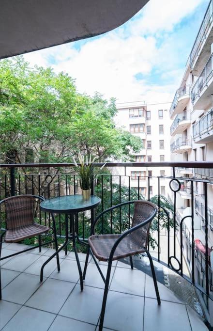 Free Parking! Soho 304, 4 Ppl, Ac, Fast Wifi, Smart Tv Budapest