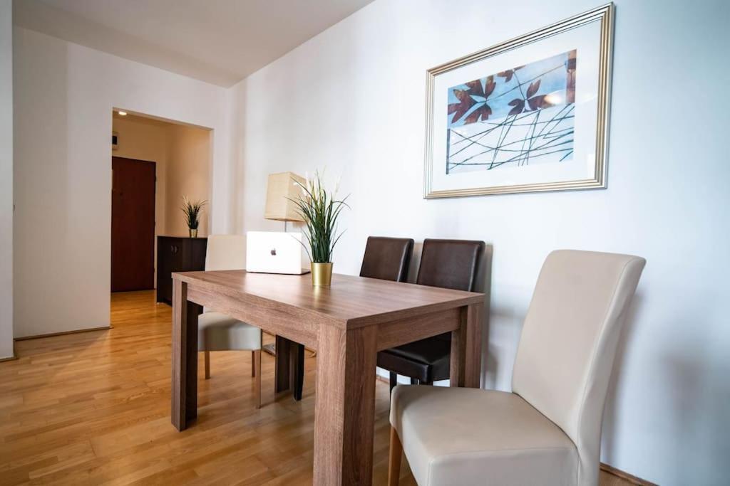 Free Parking! Soho 304, 4 Ppl, Ac, Fast Wifi, Smart Tv Apartment Budapest