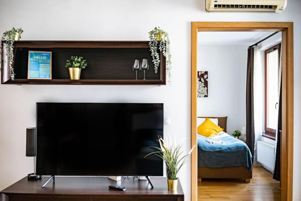 Apartment Free Parking! Soho 304, 4 Ppl, Ac, Fast Wifi, Smart Tv Budapest