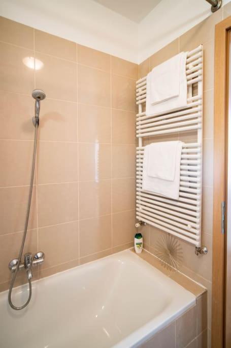 Free Parking! Soho 304, 4 Ppl, Ac, Fast Wifi, Smart Tv Lejlighed Budapest